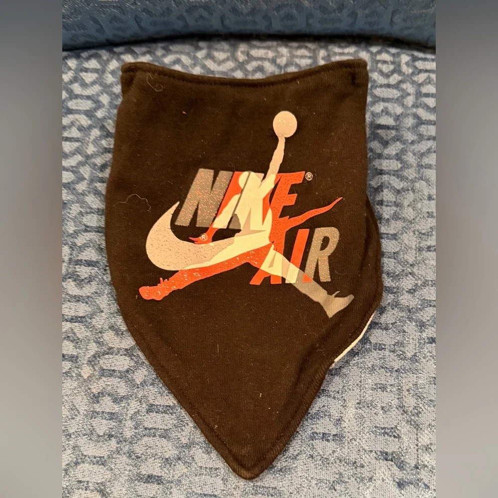 Nike triangle bandana